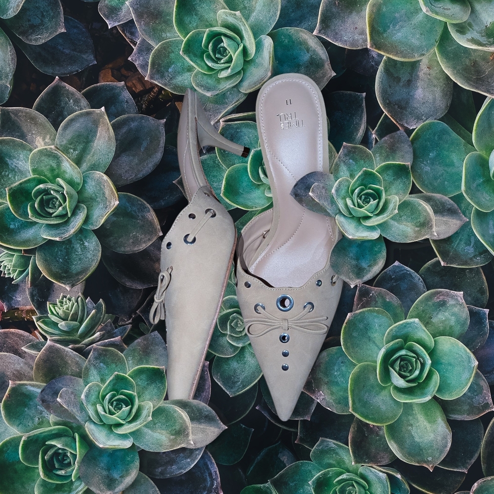 Time and Tru White Mules with Silver Accents - Picture 3 of 6